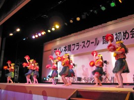 プチカルアの踊り始め2012.1